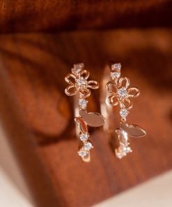 18k Rose Gold Women's Ring with Natural Diamonds in Flower Pattern Design (2)