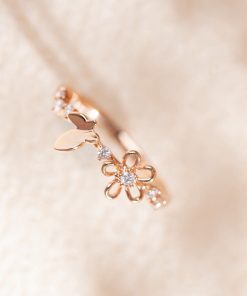 18k Rose Gold Women's Ring with Natural Diamonds in Flower Pattern Design (2)