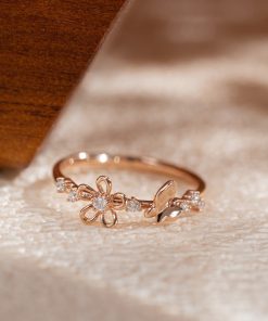 18k Rose Gold Women's Ring with Natural Diamonds in Flower Pattern Design (2)