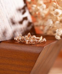 18k Rose Gold Women's Ring with Natural Diamonds in Flower Pattern Design (2)
