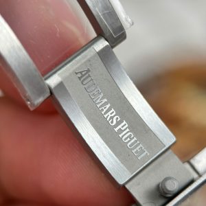 Audemars Piguet Royal Oak Jumbo Extra-thin Openworked 16204 Rep 1 1 ZF Factory 39mm (1)