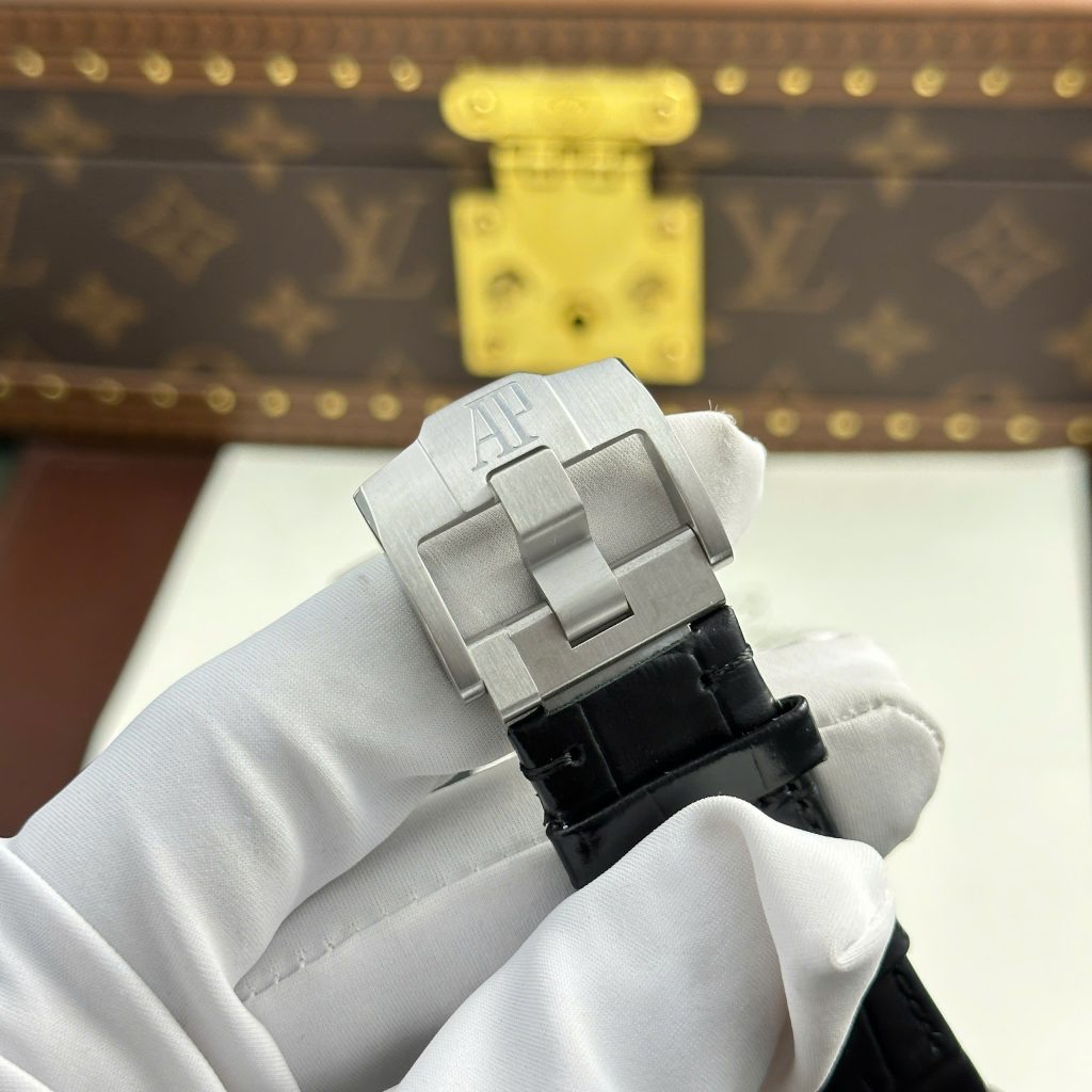 Audemars Piguet Replica Watch Royal Oak Offshore Chronograph 26420 Black Dial APP Factory 43mm (2)