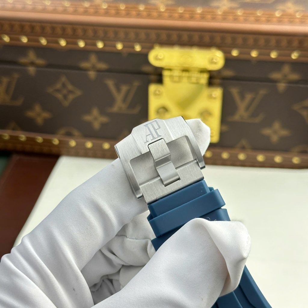 Audemars Piguet Replica Watches Royal Oak Offshore Chronograph 26420 Blue Dial APP Factory 43mm (2)