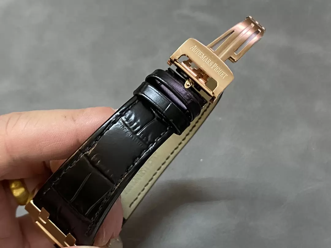 Audemars Piguet Royal Oak 15400OR Upgraded Weight Best Replica 41mm (3) Audemars Piguet Royal Oak 15400OR Upgraded Weight Best Replica 41mm (1)