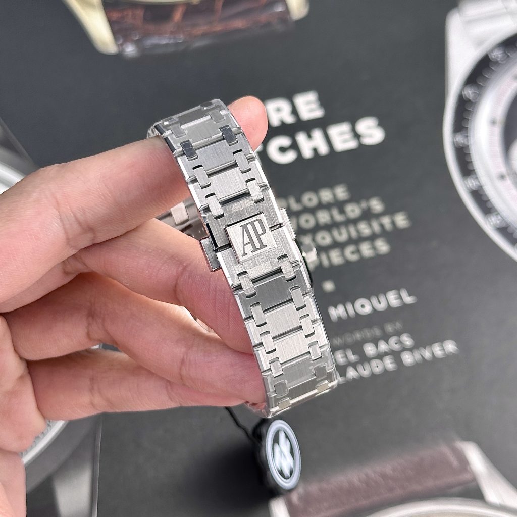 Audemars Piguet Royal Oak 16202ST 50th Anniversary Jumbo Replica Watch 39mm (1)