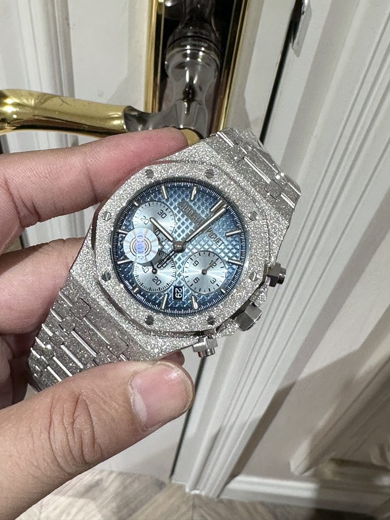 Audemars Piguet Royal Oak 26331 Frosted-Gold Replica Watches OM Factory (6)