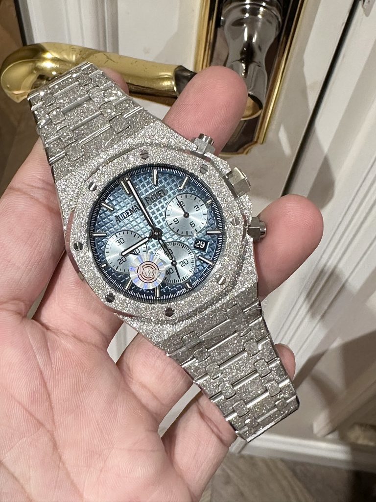 Audemars Piguet Royal Oak 26331 Frosted-Gold Replica Watches OM Factory (6)