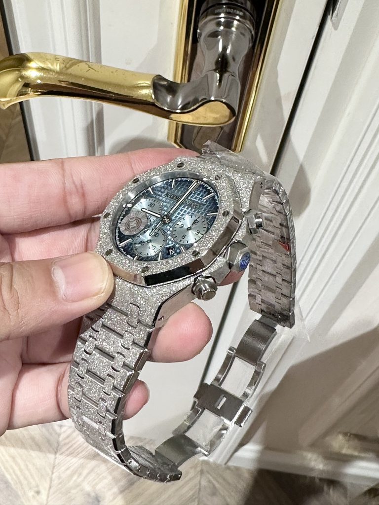 Audemars Piguet Royal Oak 26331 Frosted-Gold Replica Watches OM Factory (6)