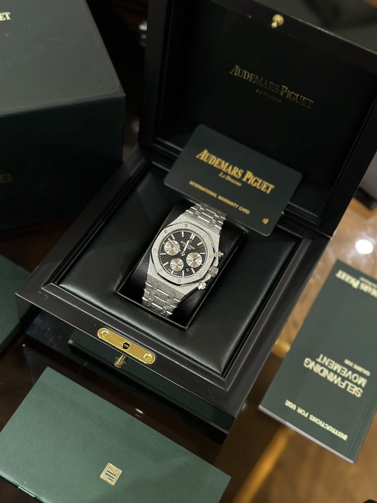Audemars Piguet Royal Oak 26331BC Frosted-Gold Black Dial (2)