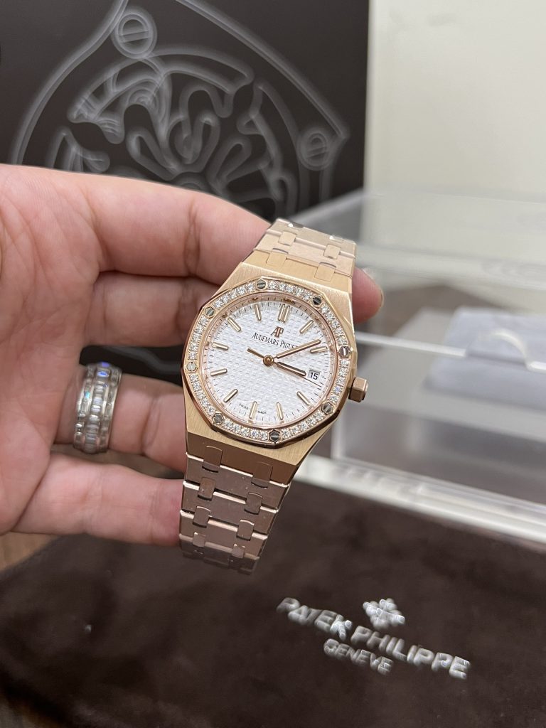 Audemars Piguet Royal Oak 77351OR Bezel Diamonds Replica Watch 34mm (1)