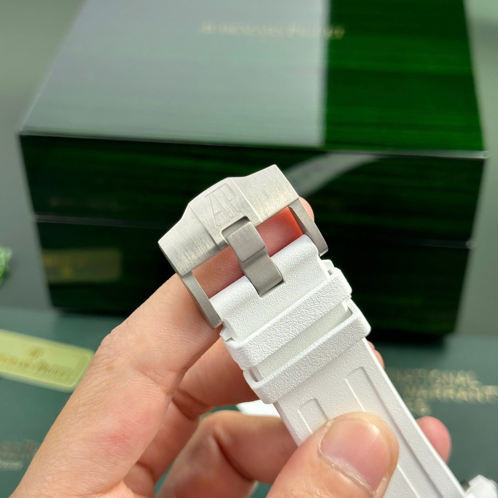 Audemars Piguet Royal Oak Offshore 15707CE White Replica APS 42mm (2)