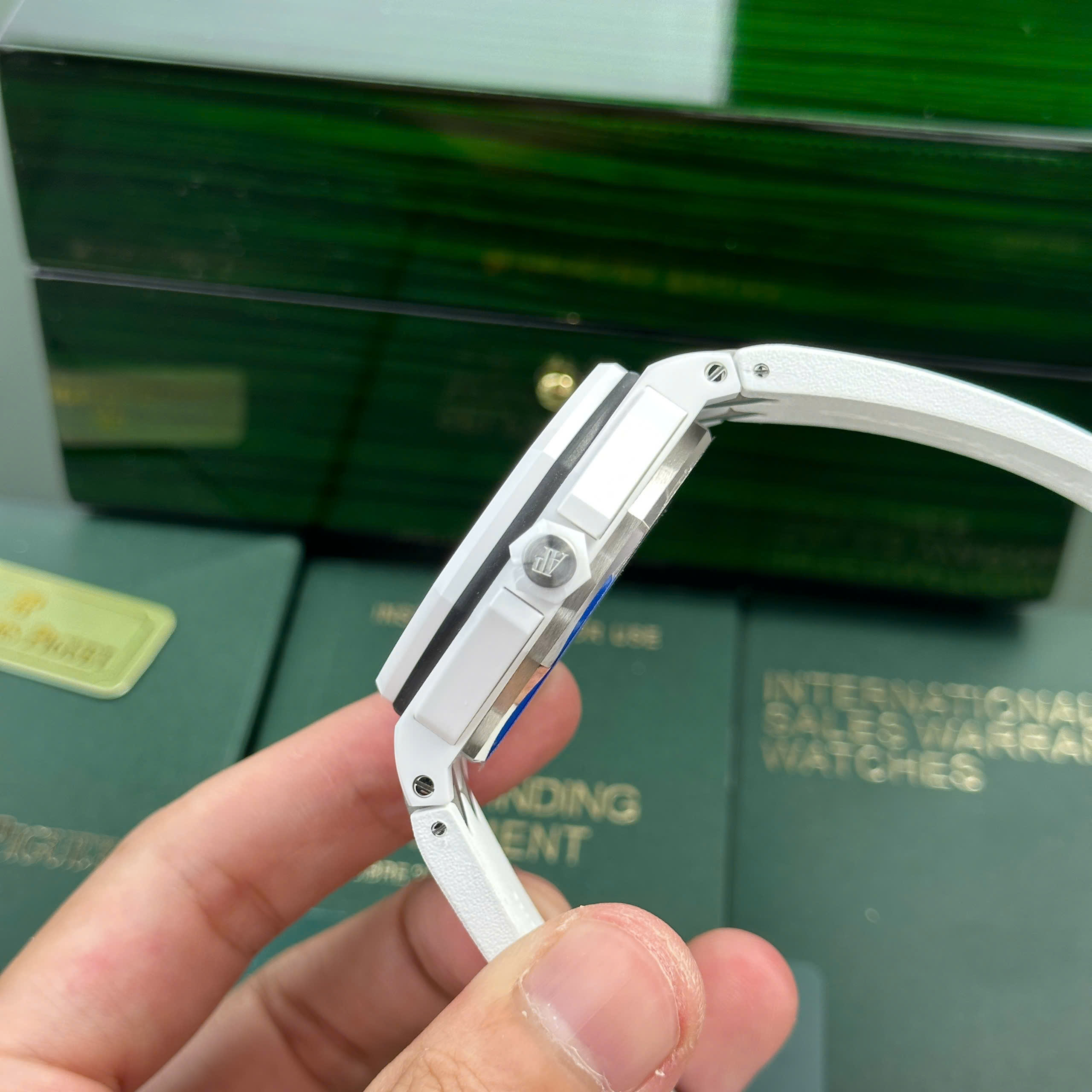 Audemars Piguet Royal Oak Offshore 15707CE White Replica APS 42mm (5) Audemars Piguet Royal Oak Offshore 15707CE White Replica APS 42mm (2)