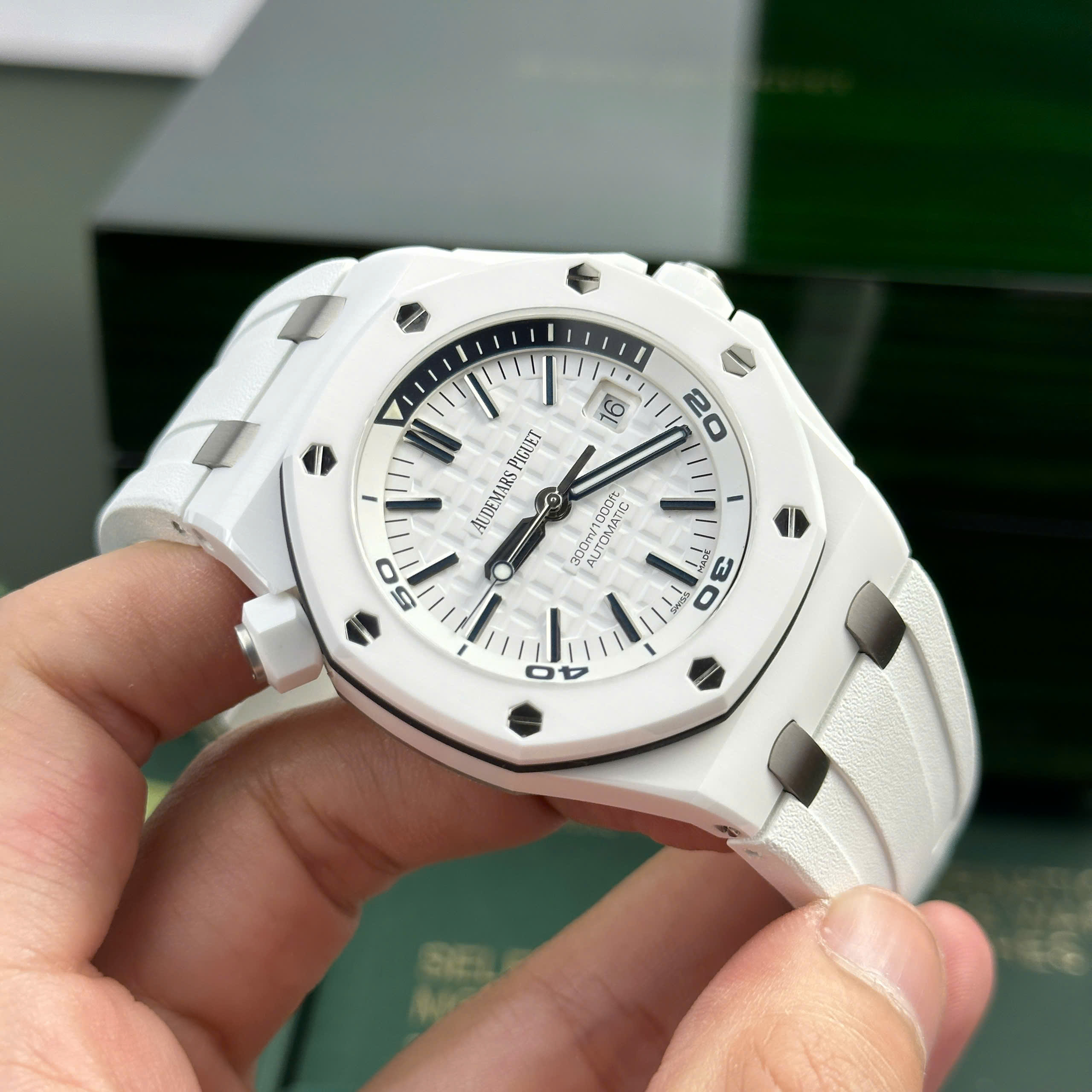 Audemars Piguet Royal Oak Offshore 15707CE White Replica APS 42mm (8) Audemars Piguet Royal Oak Offshore 15707CE White Replica APS 42mm (2)