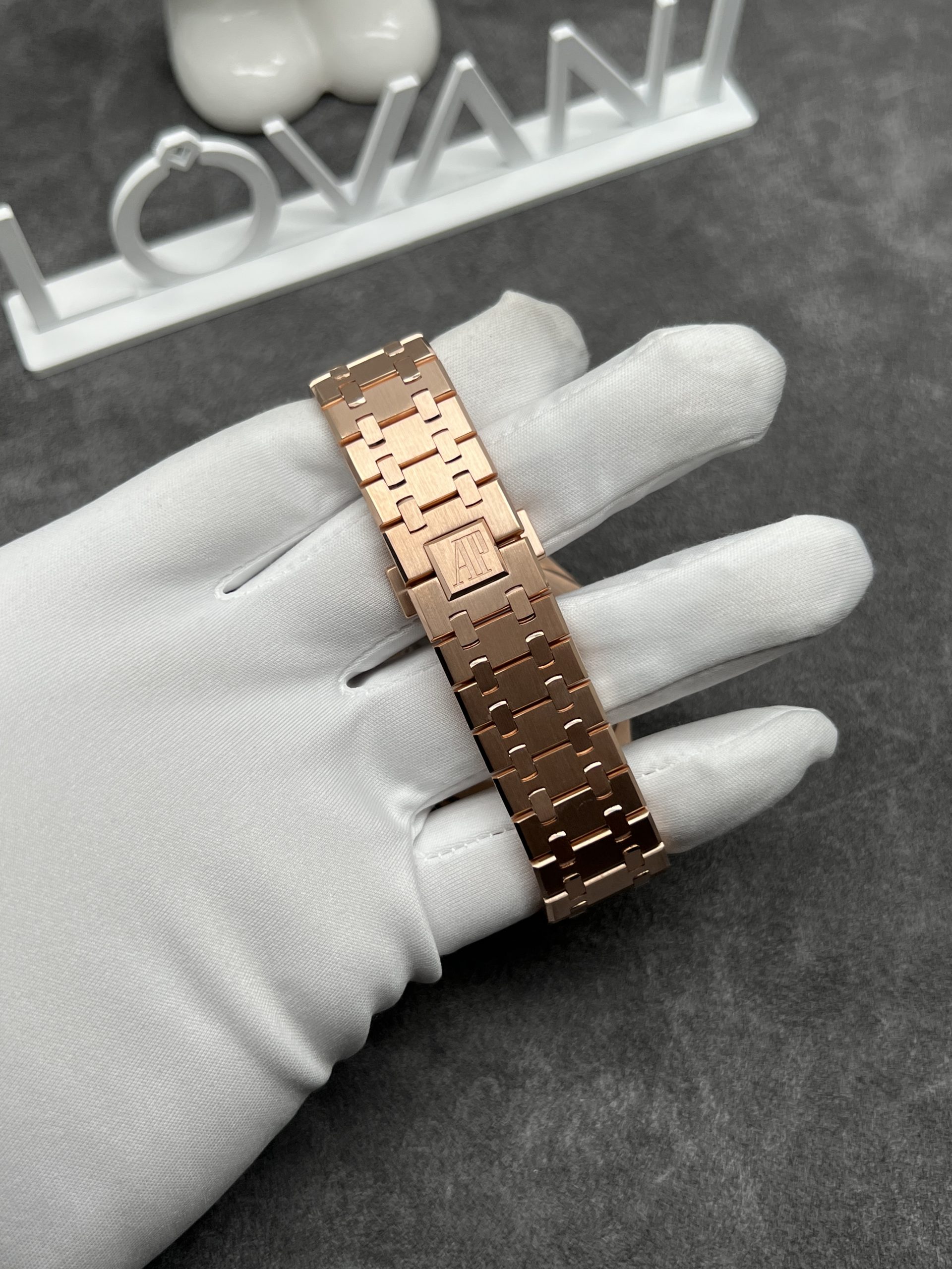 Audemars Piguet Royal Oak Tourbillon Real Gold & Natural Red Ruby Watch 41mm (7) Audemars Piguet Royal Oak Tourbillon Real Gold & Natural Red Ruby Watch 41mm (1)