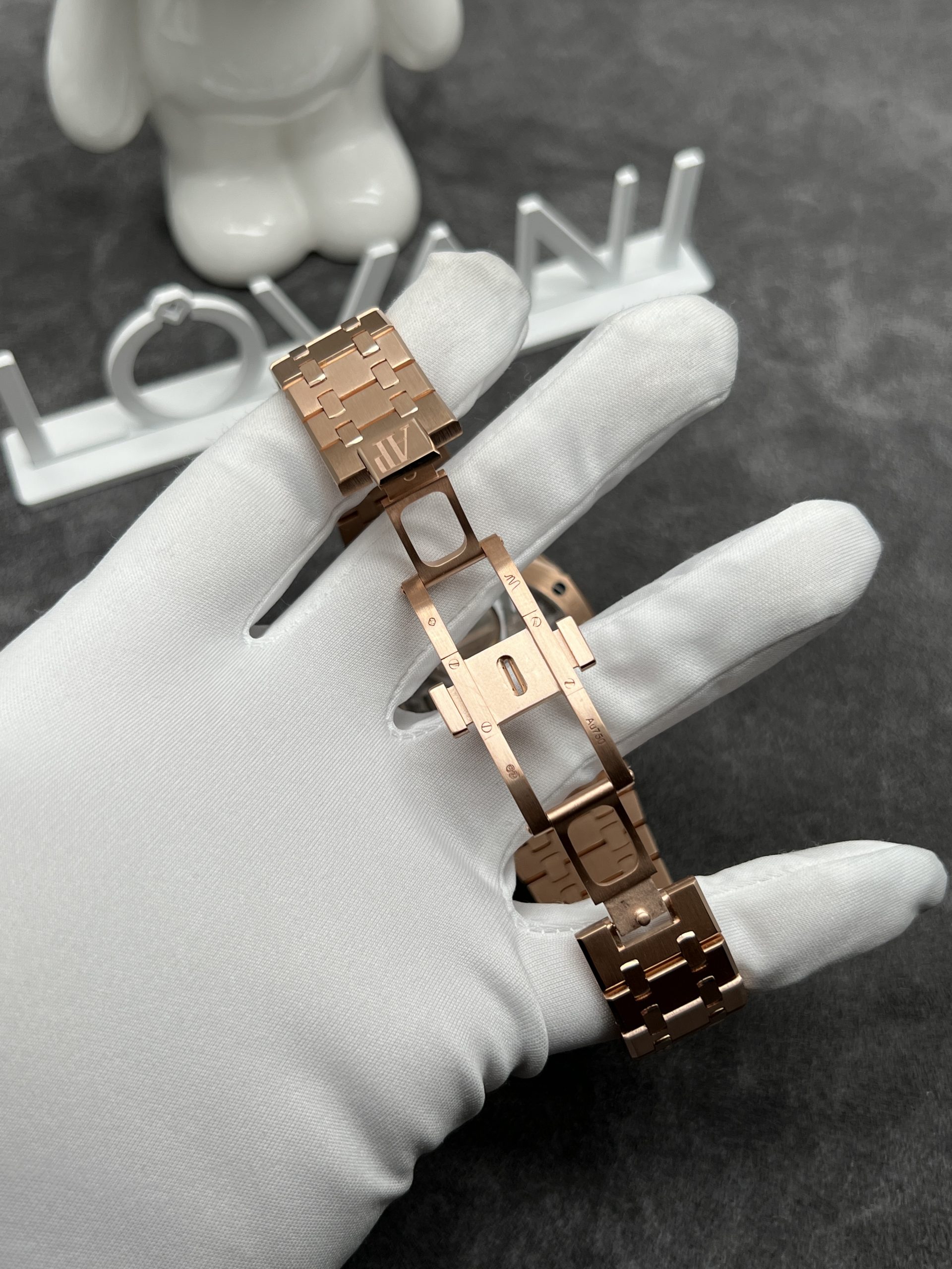 Audemars Piguet Royal Oak Tourbillon Real Gold & Natural Red Ruby Watch 41mm (8) Audemars Piguet Royal Oak Tourbillon Real Gold & Natural Red Ruby Watch 41mm (1)