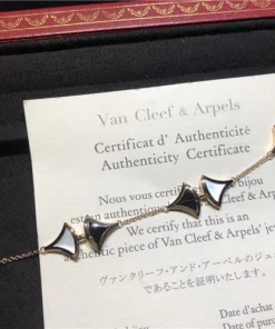 Bvlgari Elegant Divas Dream Bracelet Custom Mother Of Pearl 18K Gold (2)