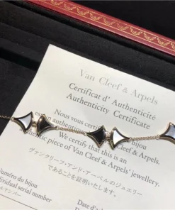 Bvlgari Elegant Divas Dream Bracelet Custom Mother Of Pearl 18K Gold (2)