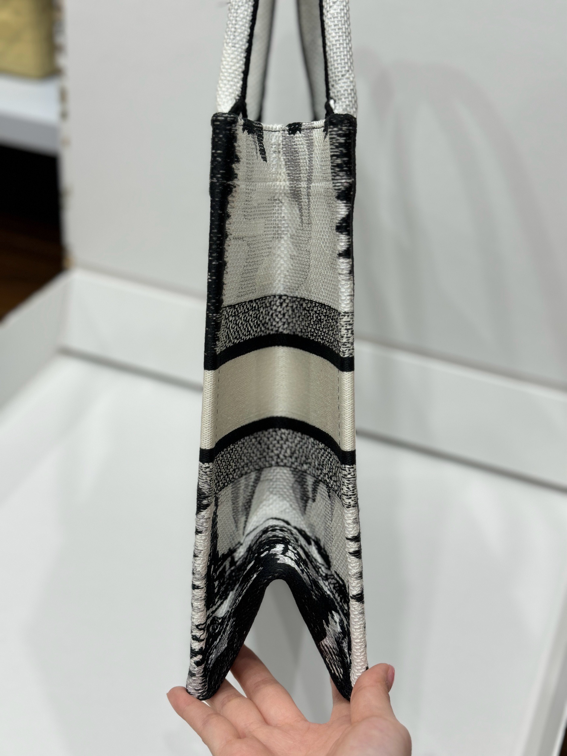 Dior Book Tote Womens Eiffel Tower Pattern Replica Bags 36 (5) Dior Book Tote Womens Eiffel Tower Pattern Replica Bags 36 (2)