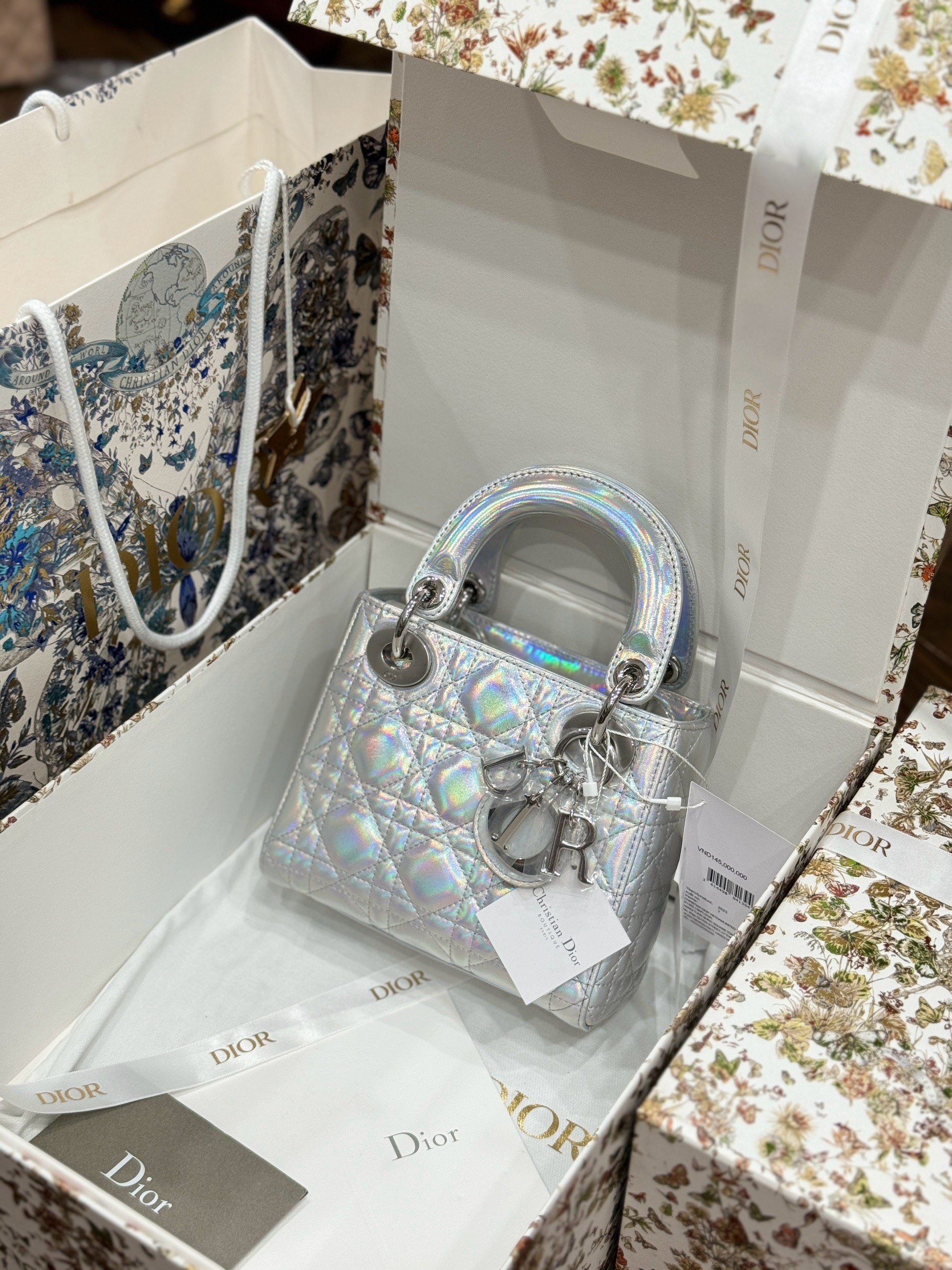 Dior Lady Best Replica Bags Womens Silver Sheepskin 17cm (3) Dior Lady Best Replica Bags Womens Silver Sheepskin 17cm (2)