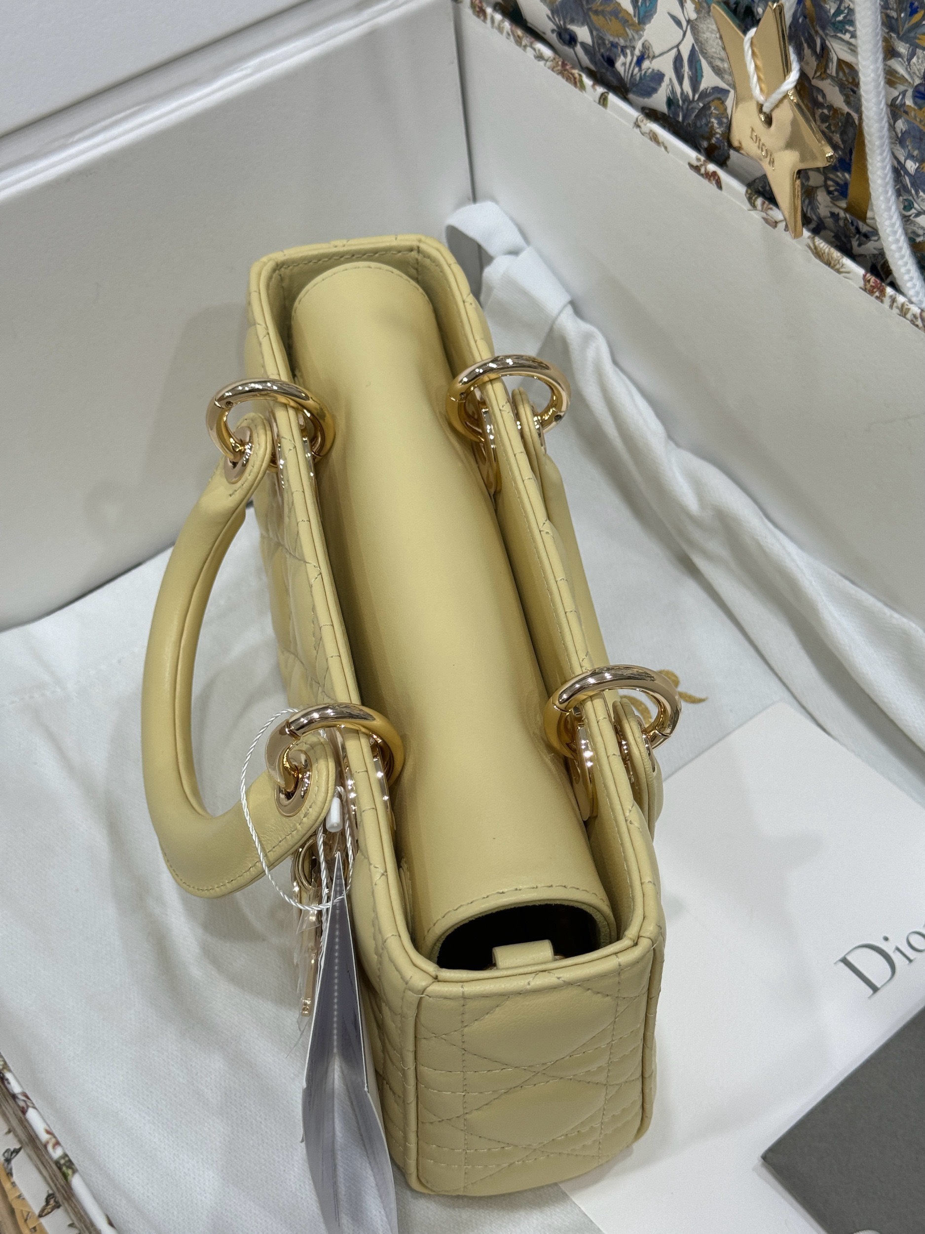 Dior Lady D-Joy Best Replica Bags Yellow Lambskin Leather 22cm (5) Dior Lady D-Joy Best Replica Bags Yellow Lambskin Leather 22cm (2)