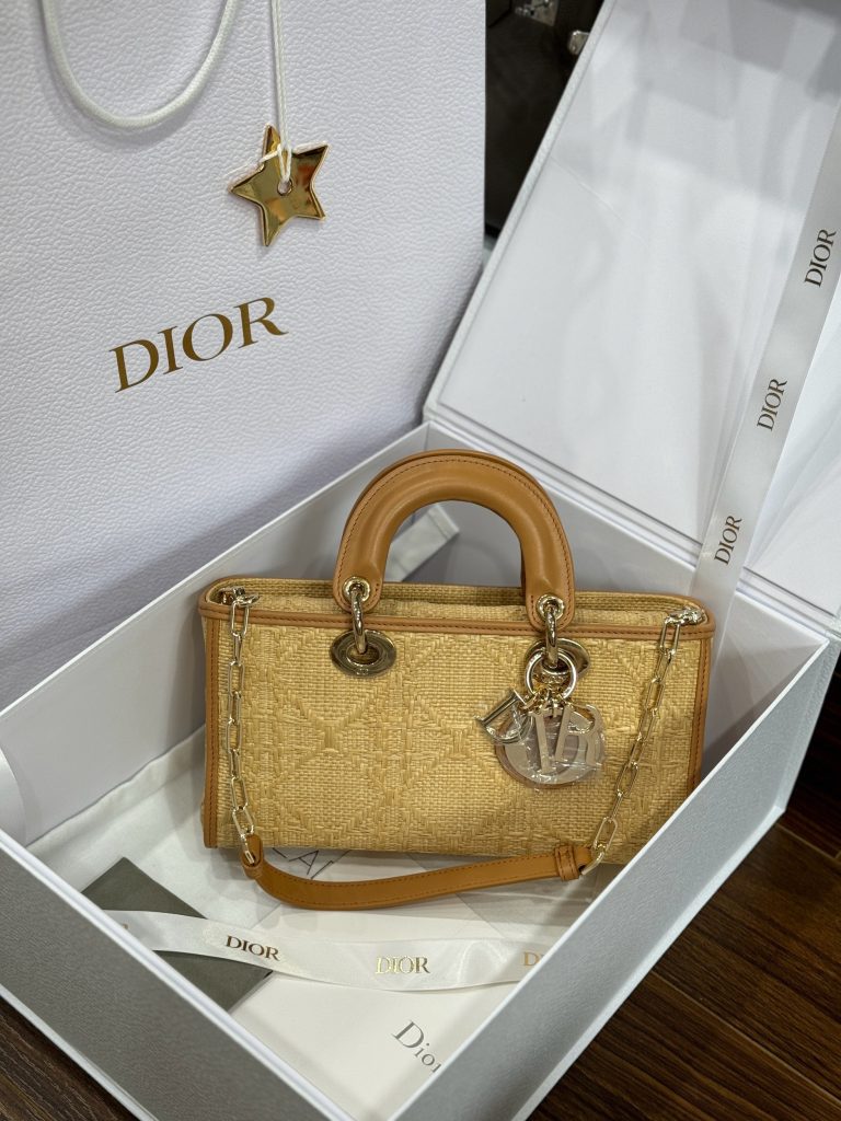 Dior Lady D-Joy Replica Handbags Womens Rattan Material 22cm (2)