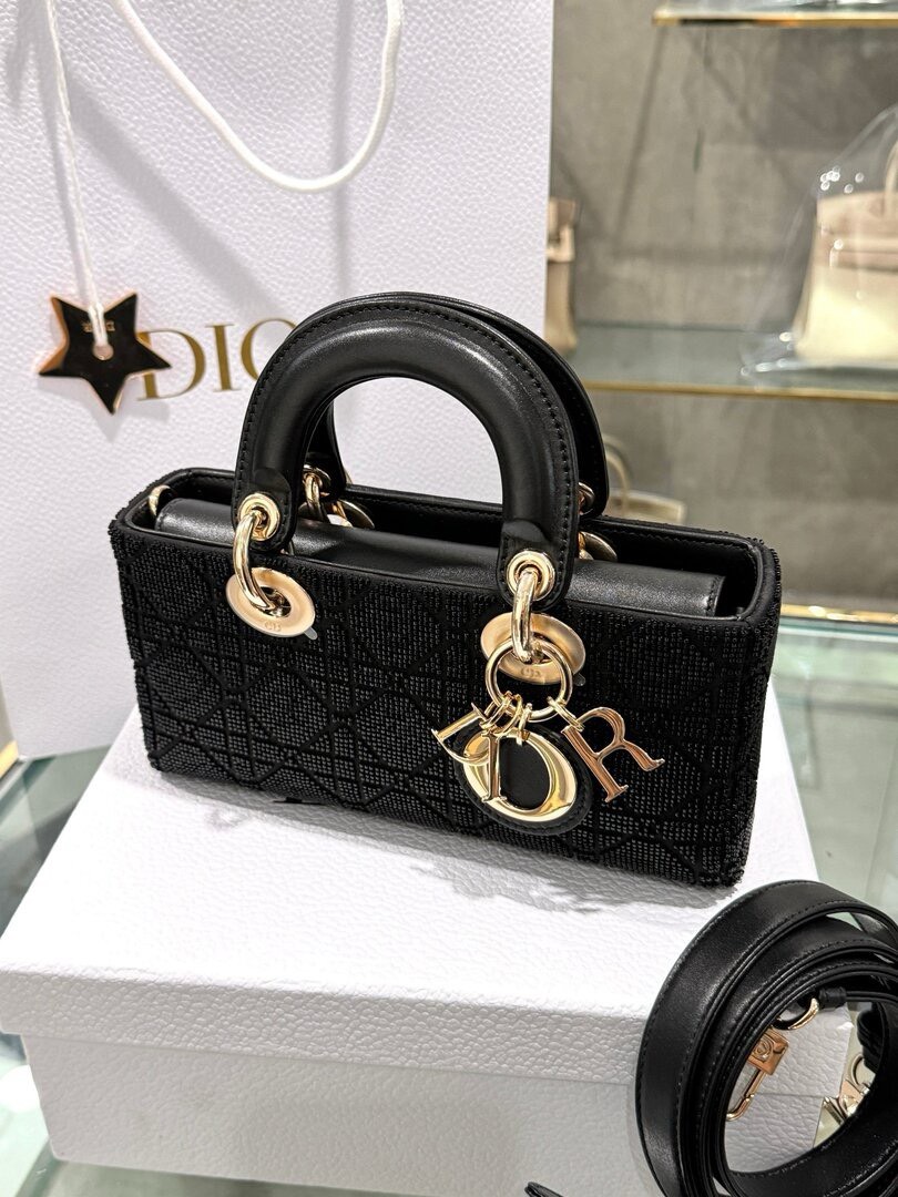 Dior Lady D-Joy Womens Black Beaded Replica Bags 22cm (6) Dior Lady D-Joy Womens Black Beaded Replica Bags 22cm (2)