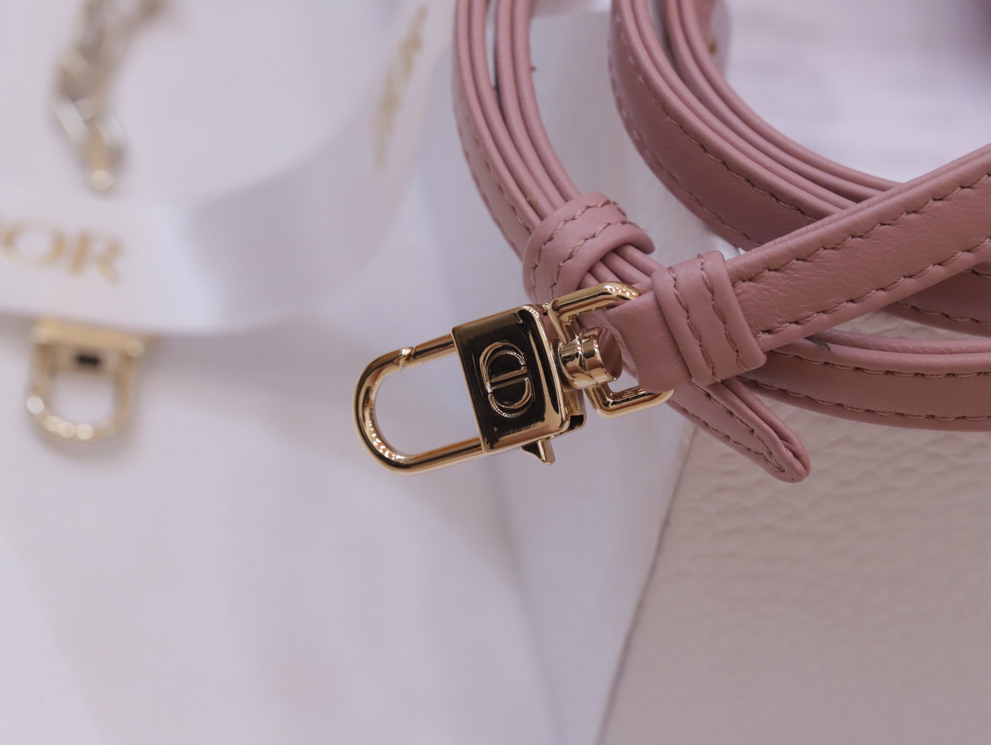 Dior Lady D-Joy Womens Pink Heart Pattern Replica Bags 16 (5) Dior Lady D-Joy Womens Pink Heart Pattern Replica Bags 16 (2)