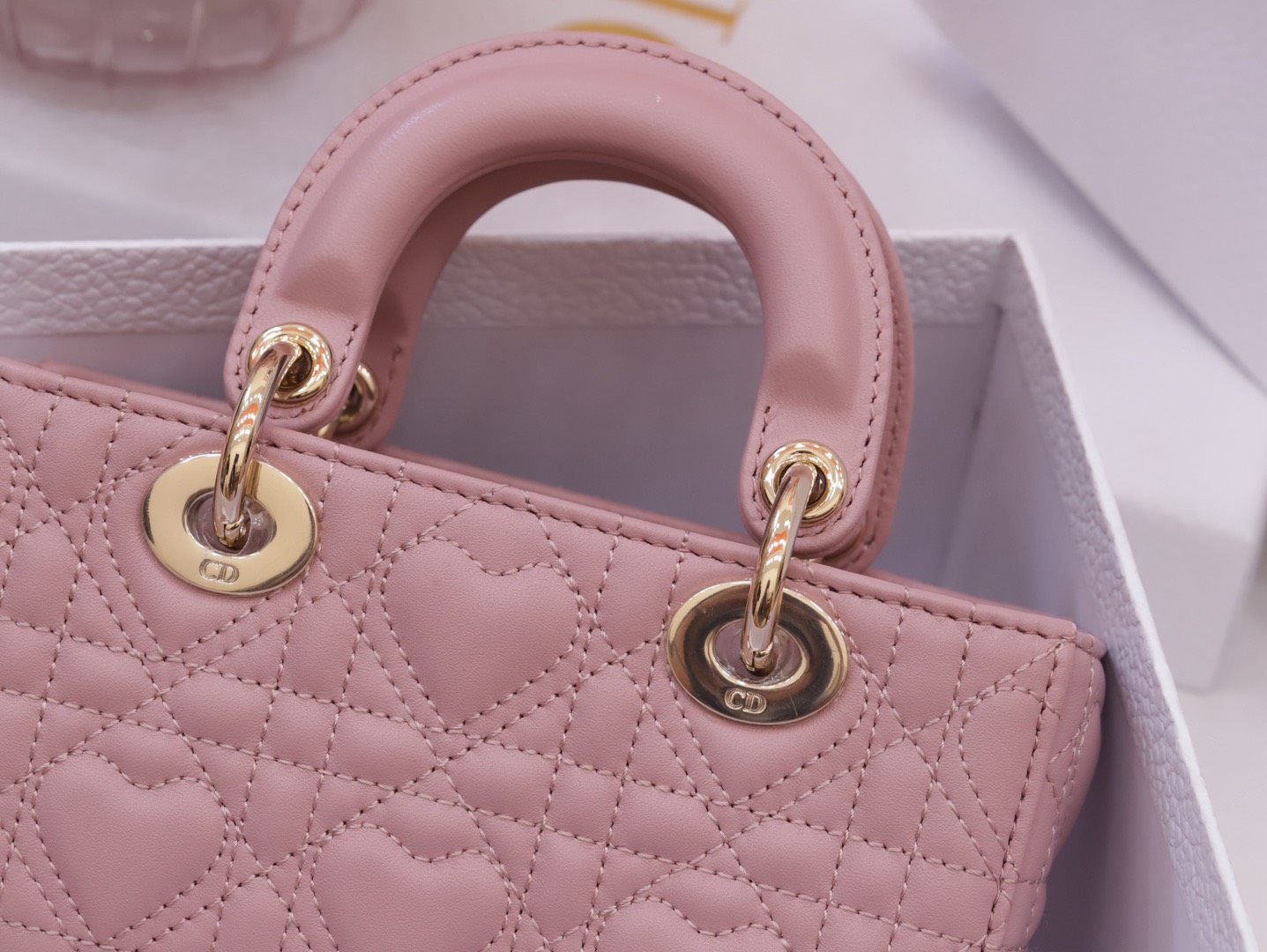 Dior Lady D-Joy Womens Pink Heart Pattern Replica Bags 16 (7) Dior Lady D-Joy Womens Pink Heart Pattern Replica Bags 16 (2)