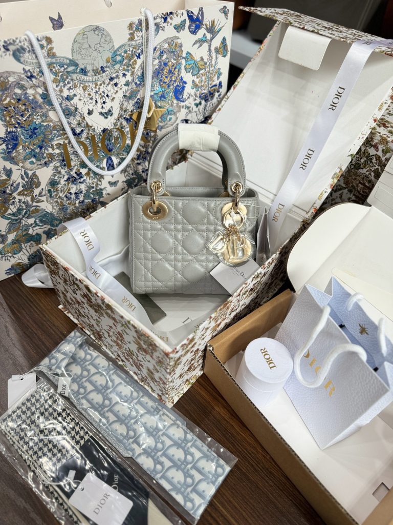 Dior Lady Womens Gray Best Replica Bags Gold Lock 17cm (2)