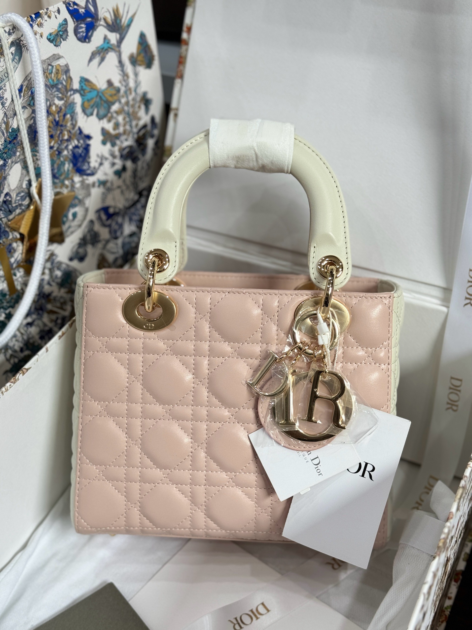 Dior Lady Womens Light Pink Best Replica Bags 20cm (5) Dior Lady Womens Light Pink Best Replica Bags 20cm (2)