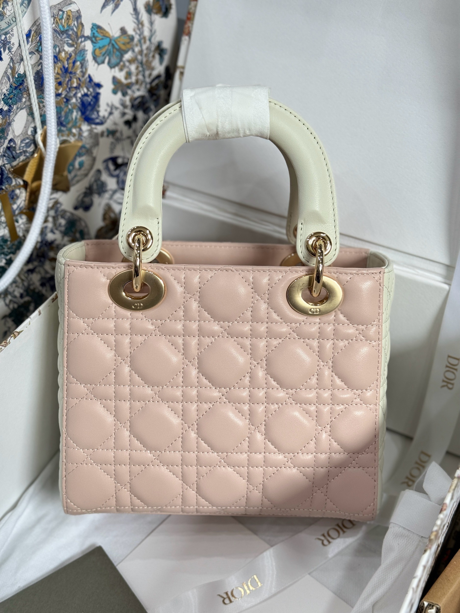 Dior Lady Womens Light Pink Best Replica Bags 20cm (6) Dior Lady Womens Light Pink Best Replica Bags 20cm (2)