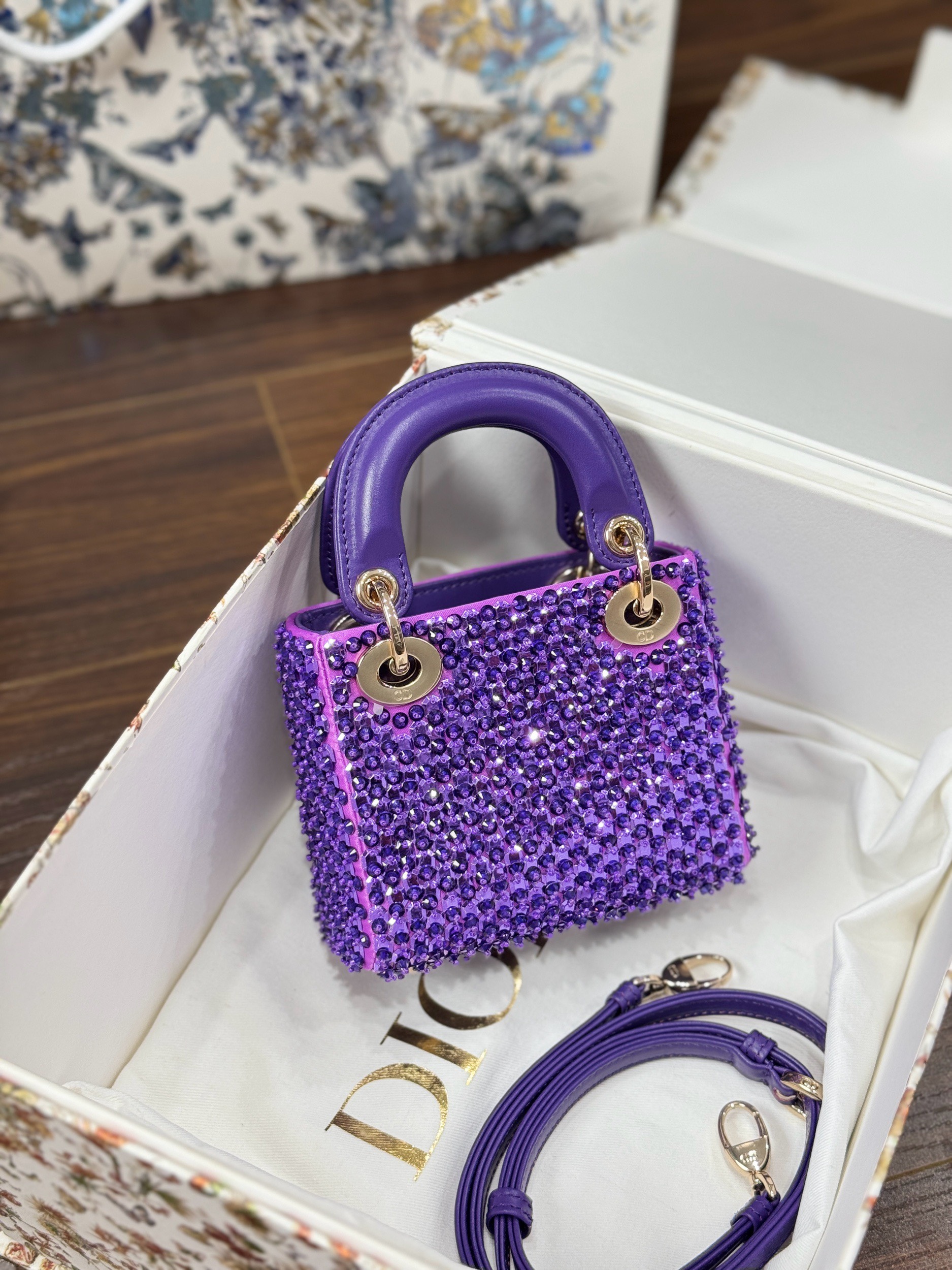 Dior Lady Womens Purple Beaded Pattern Replica Bags 12x10 (6) Dior Lady Womens Purple Beaded Pattern Replica Bags 12x10 (2)