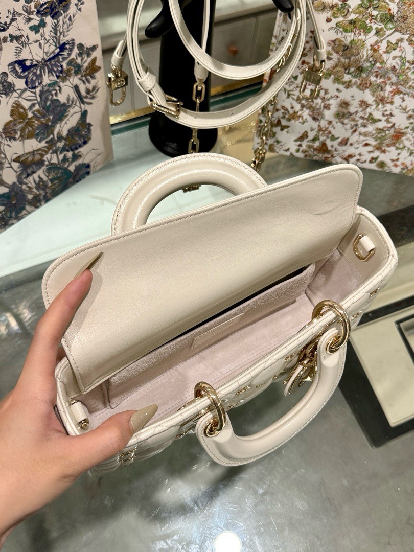 Dior Micro Lady D-Joy Womens White Sun Pattern Replica Bags 26x13 (3) Dior Micro Lady D-Joy Womens White Sun Pattern Replica Bags 26x13 (2)