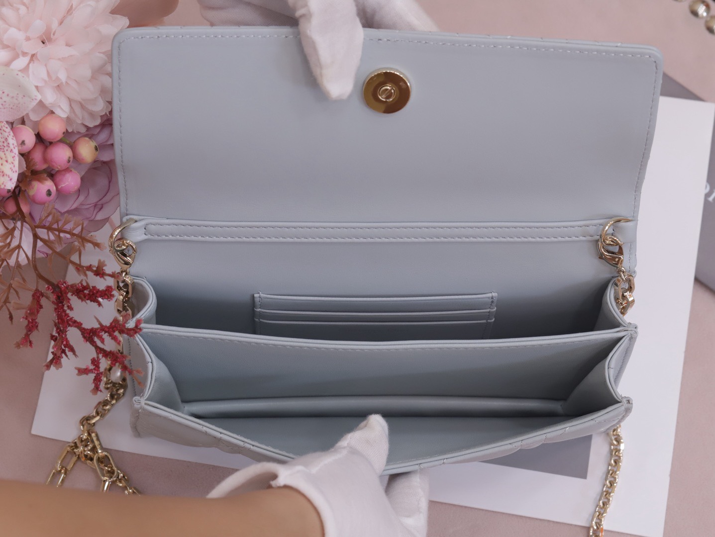 Dior Woc Womens Gray Replica Bags Lock Gold 21x11.5x4 (3) Dior Woc Womens Gray Replica Bags Lock Gold 21x11.5x4 (2)