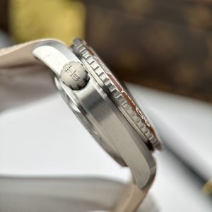 Omega Seamaster Planet Ocean 600M Best Replica Watch Rubber Strap VSF 43 (1)