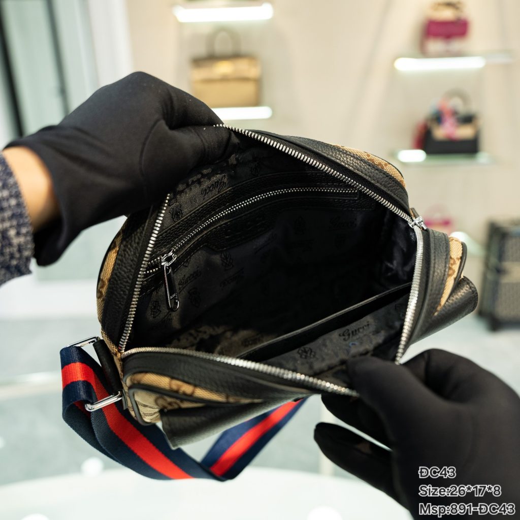 Gucci Men's Crossbody Monogram Pattern Replica Bags Size 26x17x8cm (2)