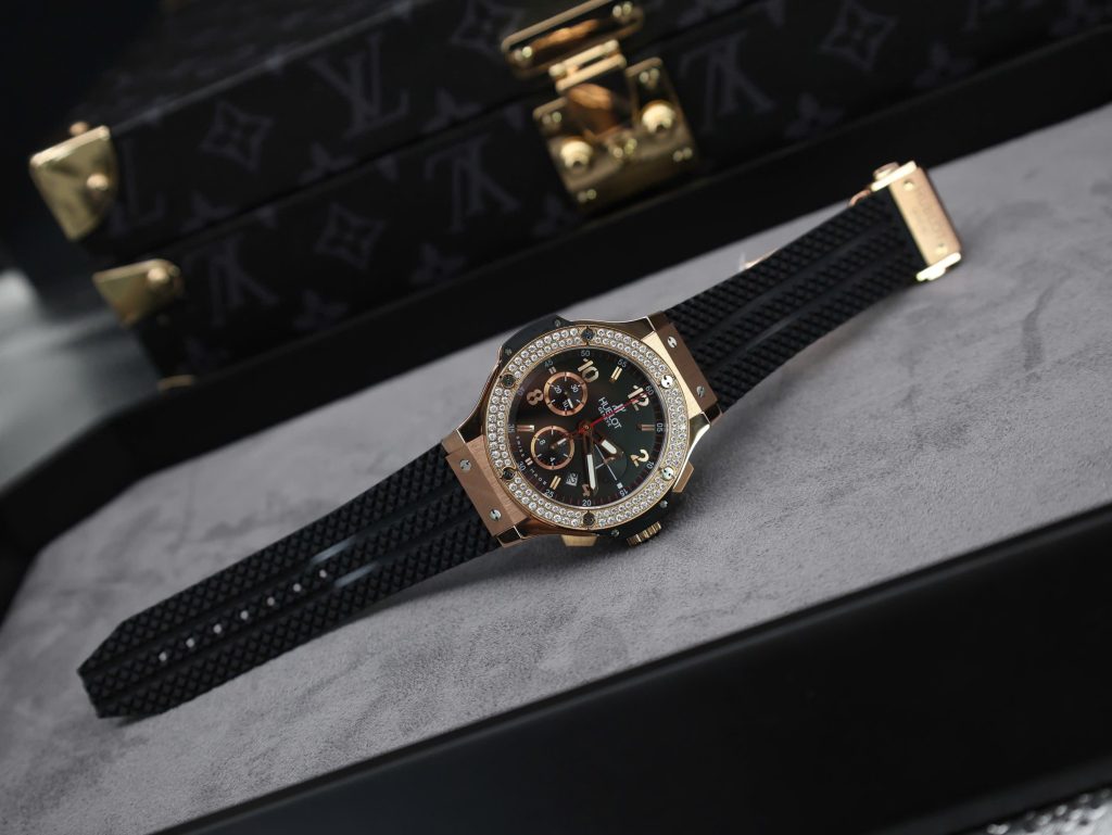 Hublot Big Bang Chronograph King Gold Black Dial Replica Watch Custom Moissanite Diamonds 44mm (2)