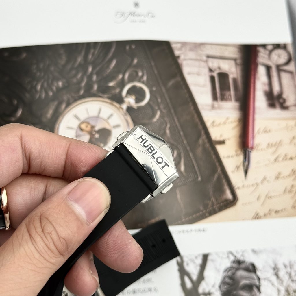 Hublot Big Bang Sang Bleu II Titanium Black Replica BB Factory 45mm (7)