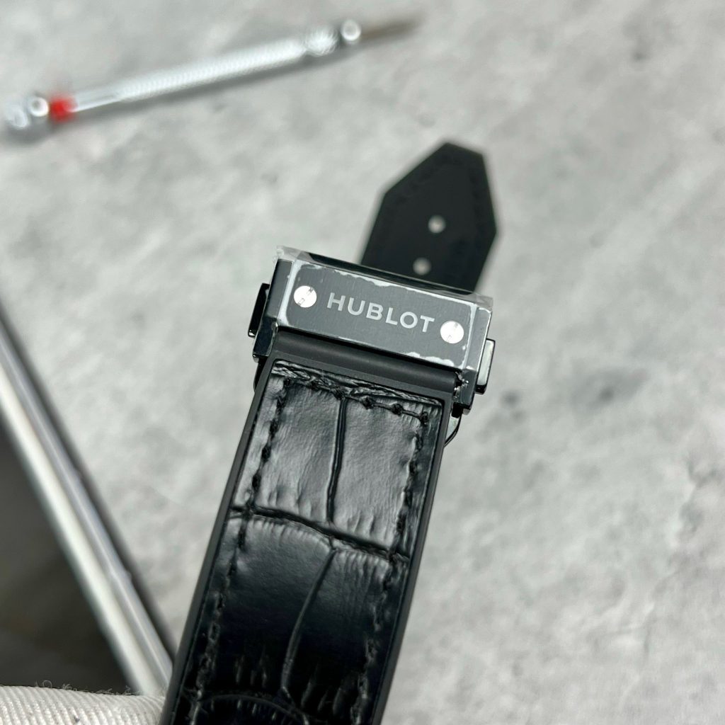 Hublot Classic Fusion Ceramic Diamonds Replica Watches Black JJZ 42mm (8)