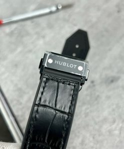Hublot Classic Fusion Ceramic Diamonds Replica Watches Black JJZ 42mm (8)