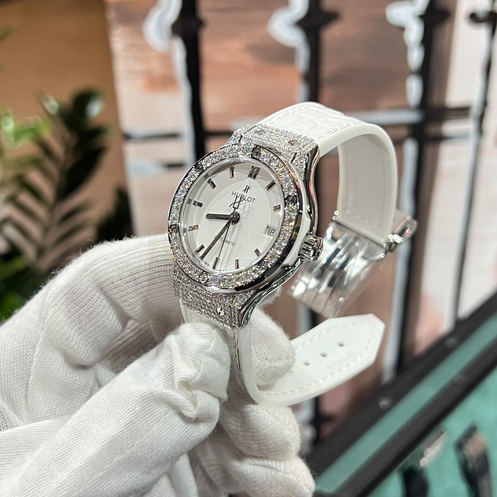 Hublot Classic Fusion Custom Diamonds Moissanite White 38mm (9)