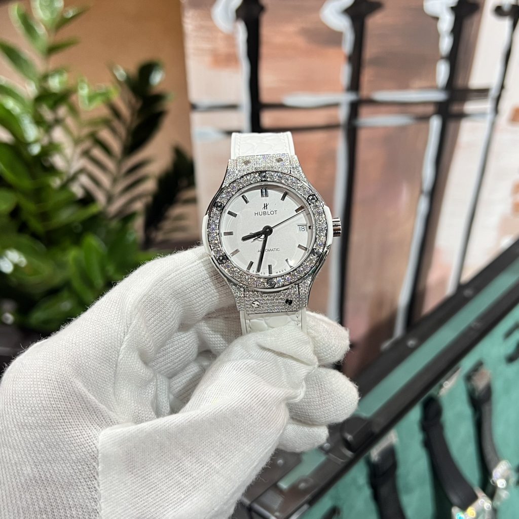 Hublot Classic Fusion Custom Diamonds Moissanite White 38mm (9)