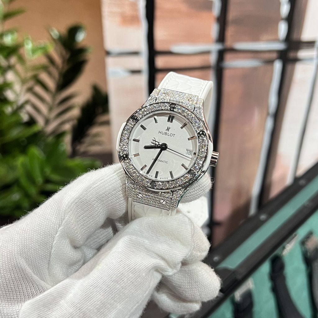 Hublot Classic Fusion Custom Diamonds Moissanite White 38mm (9)