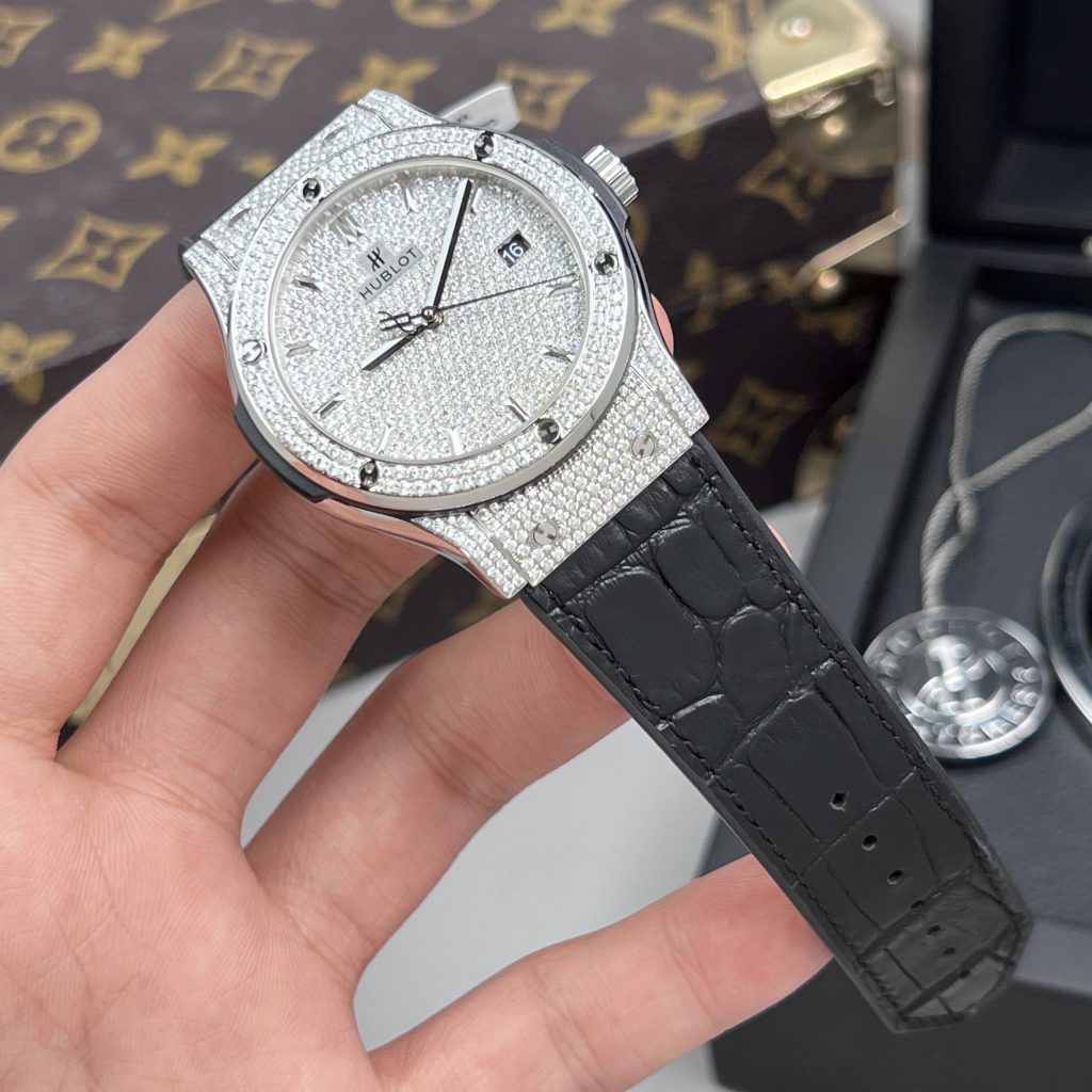 Hublot Classic Fusion Custom Full Diamonds Moissanite Replica Watches 42mm (1)