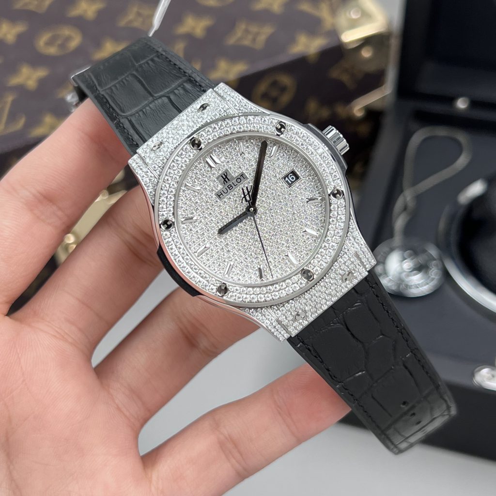 Hublot Classic Fusion Custom Full Diamonds Moissanite Replica Watches 42mm (1)