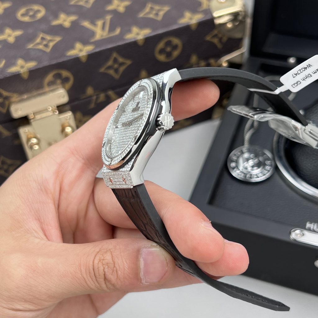 Hublot Classic Fusion Custom Full Diamonds Moissanite Replica Watches 42mm (1)