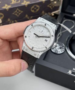 Hublot Classic Fusion Custom Full Diamonds Moissanite Replica Watches 42mm (1)