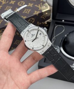 Hublot Classic Fusion Custom Full Diamonds Moissanite Replica Watches 42mm (1)
