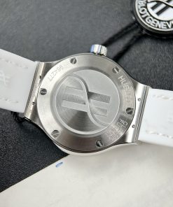 Hublot Classic Fusion Custom Full Moissanite Diamonds Women 33mm (10)