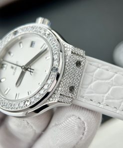 Hublot Classic Fusion Custom Full Moissanite Diamonds Women 33mm (10)